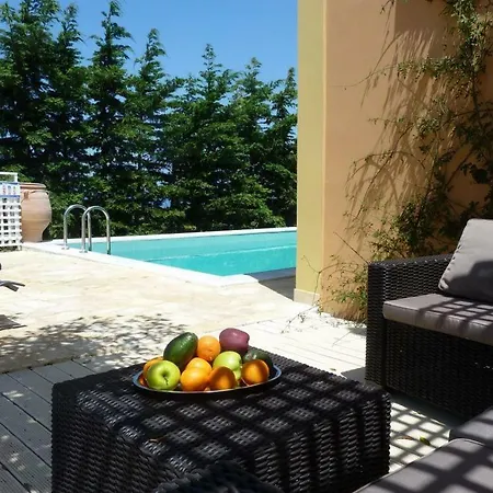 Вилла Sleeps 5 *