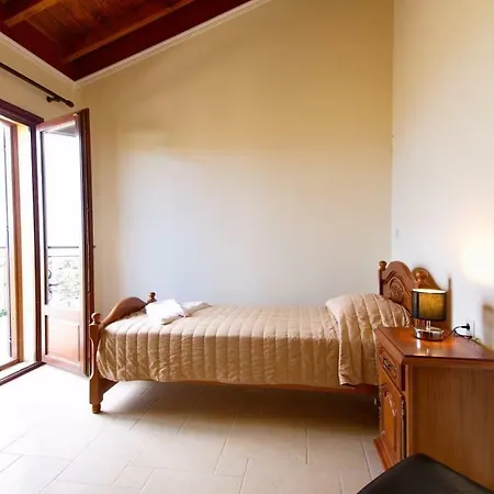 빌라 Sleeps 5 Katsaráta
