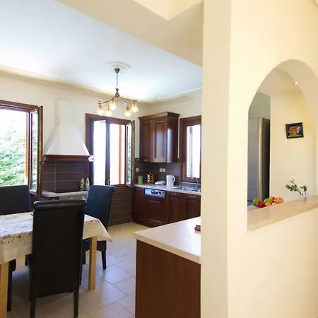 Sleeps 5 Vila